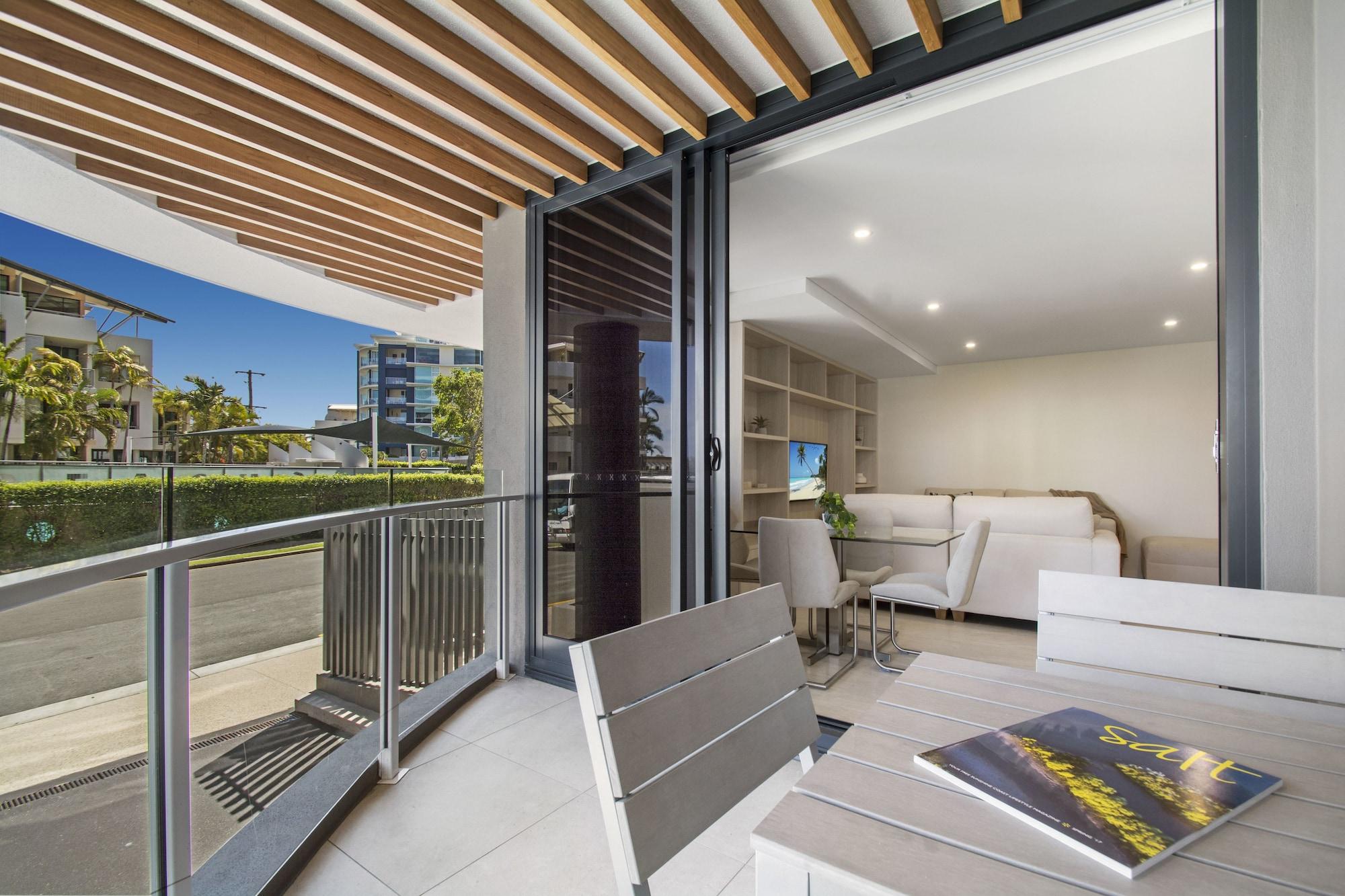 Breeze Mooloolaba, Ascend Hotel Collection Exteriör bild The apartment's balcony
