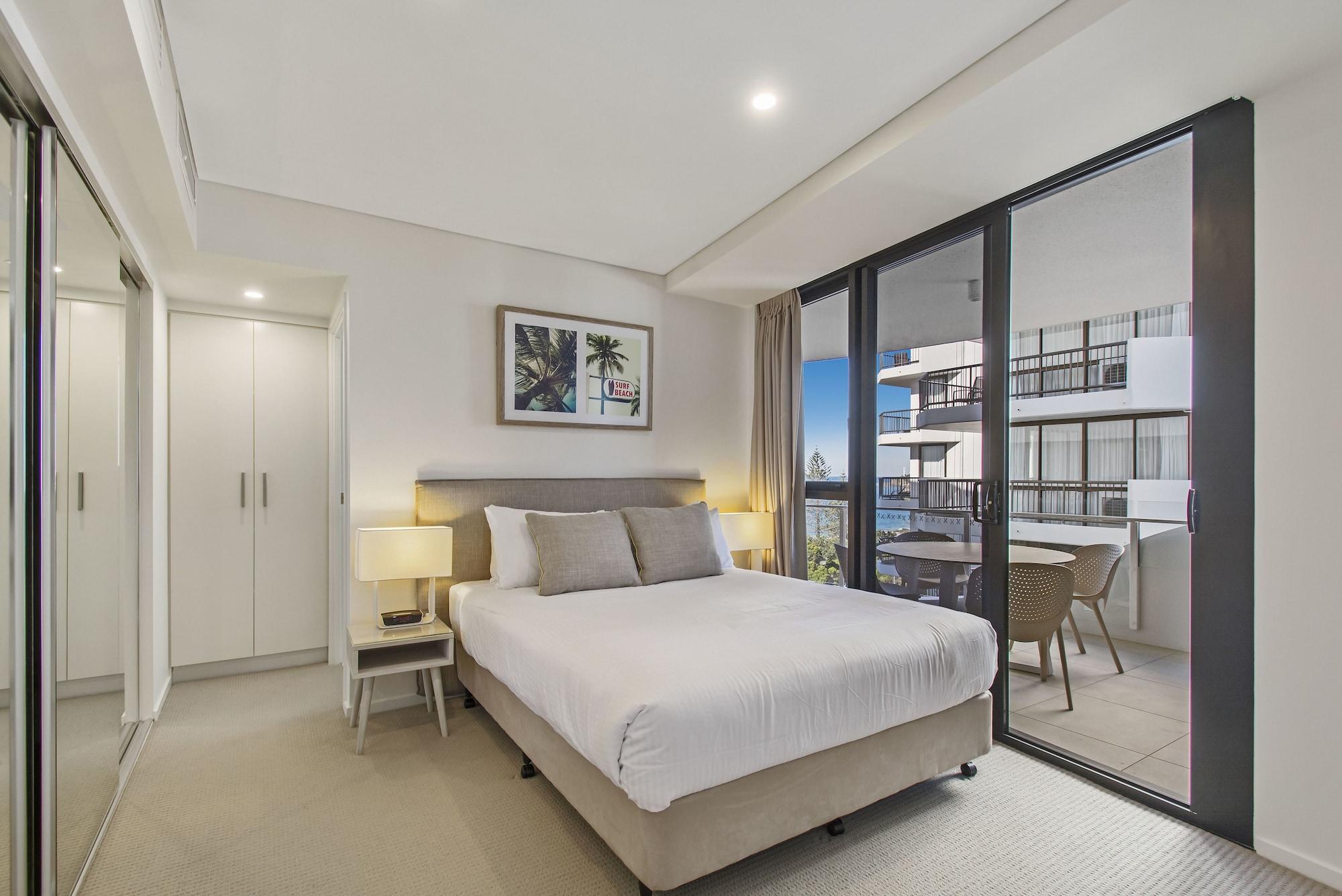 Breeze Mooloolaba, Ascend Hotel Collection Exteriör bild A bedroom in a serviced apartment