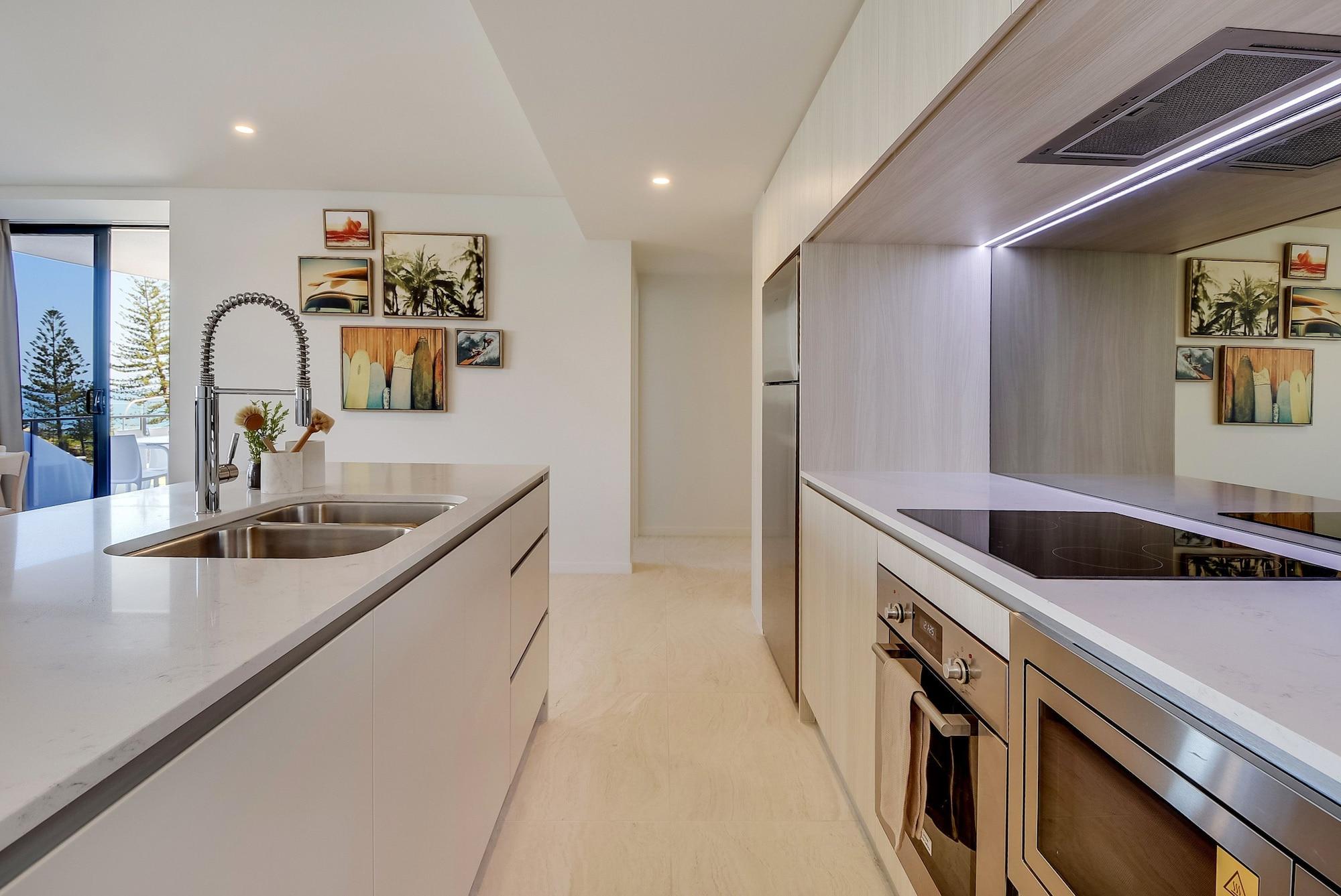 Breeze Mooloolaba, Ascend Hotel Collection Exteriör bild A kitchen in a typical apartment