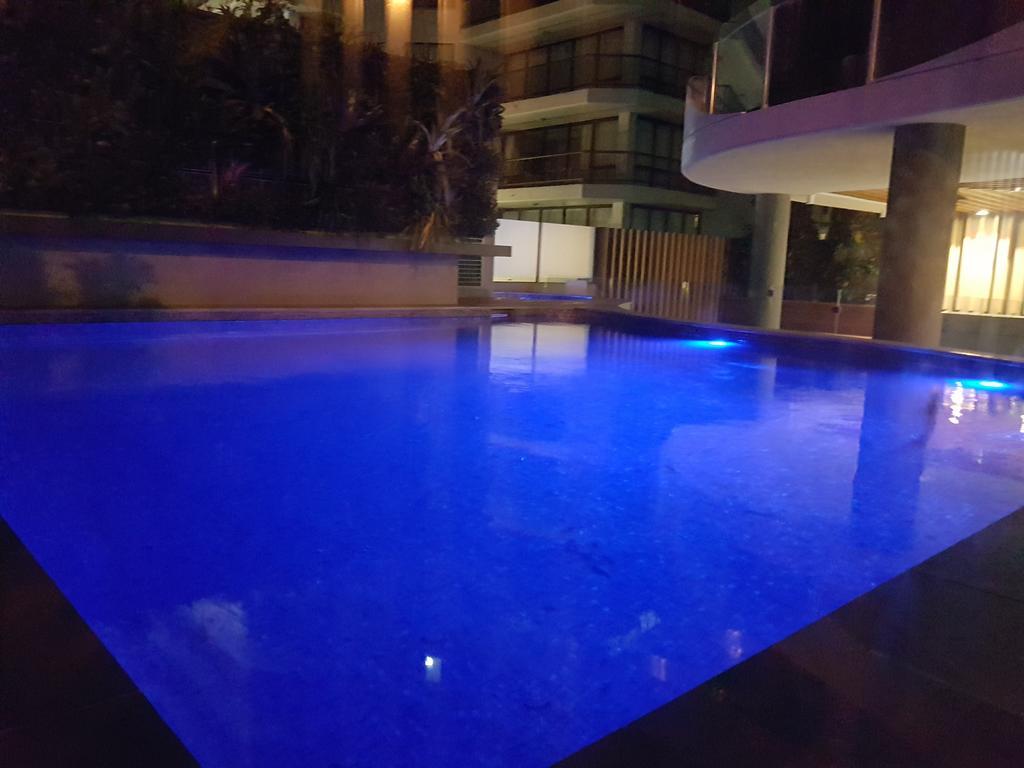 Breeze Mooloolaba, Ascend Hotel Collection Exteriör bild The pool at night