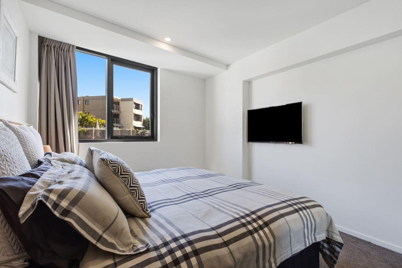 Breeze Mooloolaba, Ascend Hotel Collection Exteriör bild A bedroom in a typical apartment
